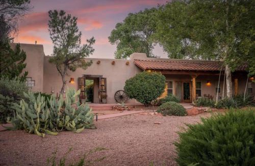 Oak Creek Apartment | Adobe Hacienda - Anasazi Suite