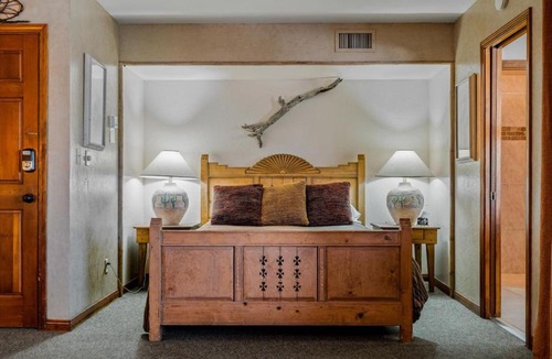 Oak Creek Apartment | Adobe Village Suite Southwest