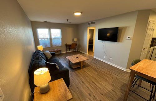 South Central Omaha Apartment | Aksarben 1 Bedroom-Close to I-80
