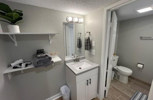 South Central Omaha Apartment | Aksarben Apt-Cozy One Bedroom
