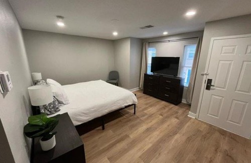 South Central Omaha Apartment | Aksarben Area 2 BD-2 BA by UNO