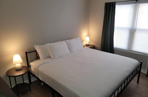 South Central Omaha Apartment | Aksarben Gem-Easy access to I-80