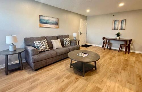 South Central Omaha Apartment | Aksarben Living Close to UNO