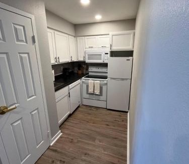 South Central Omaha Apartment | Aksarben Living-Cozy 1 BDRM 1 BA