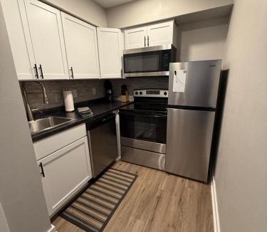South Central Omaha Apartment | Aksarben View Gem-Near UNO