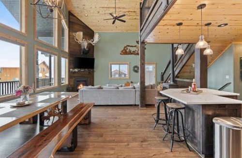 Island Park House | Alaskan Moose - Yellowstone, Hot Tub, Fire Pit