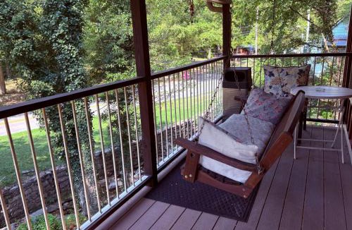Eureka Springs Historic District Bed & Breakfast | All Seasons Treehouse Village