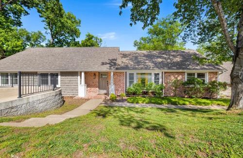 Bentonville House | Almand House-ON MTB Trail-Hot Tub-Epic Gameroom