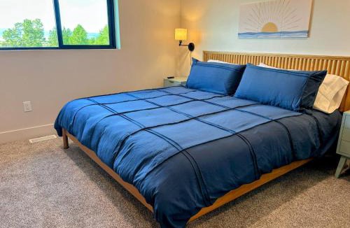 Driggs House | Alpine Escape Luxury Retreat, Hot Tub, Walkable, Mountain Views, 3 King Beds