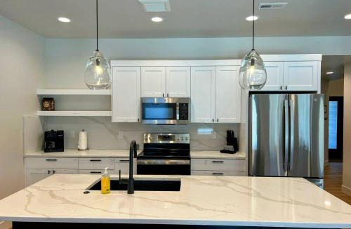 Driggs House | Alpine Escape Luxury Retreat, Hot Tub, Walkable, Mountain Views, 3 King Beds