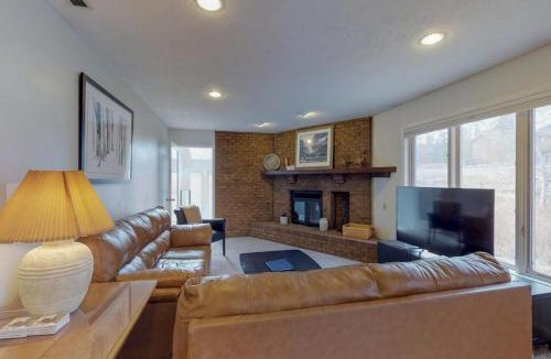 Dillon House | Alpine Getaway