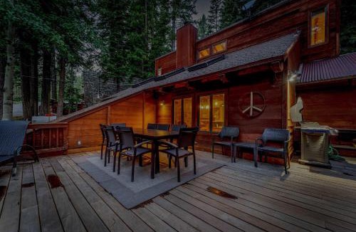 Alpine Meadows House | Alpine Meadows Retreat 3 Min to Base with Hot Tub