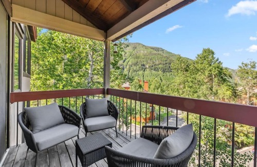 Vail House | Alpine Overlook Scenic Views & Steps to Trails
