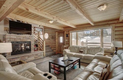 Blue River House | Alpine Ski Lodge: Amazing View and Private Hot Tub