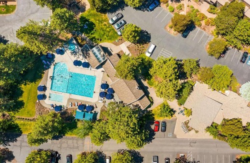 Century West Apartment | Alpine Studio at Mount Bachelor Village Resort with Pool and Hot Tub