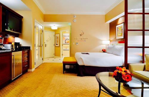 Las Vegas Apartment | Amalz 2 Bedroom 3 Bathroom Balcony Suites at Mgm Signature !
