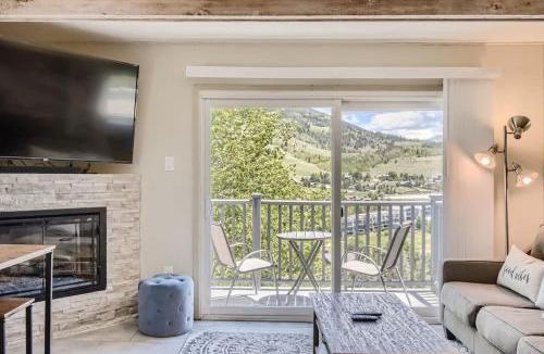 Dillon House | Amazing Lake and Mountain Views!