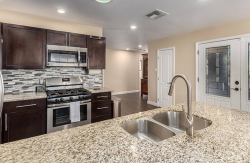 Hy-view House | *Amazing Rates!* | Scottsdale Park Place
