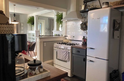 Sheridan House | Amenities Galore Sweet Li’l Bungalow in Sheridan