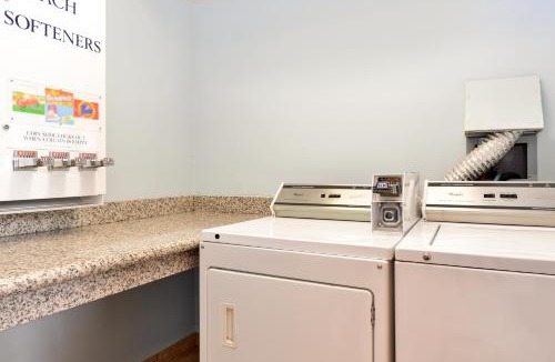 La Grande Hotel | Americas Best Value Sandman Inn