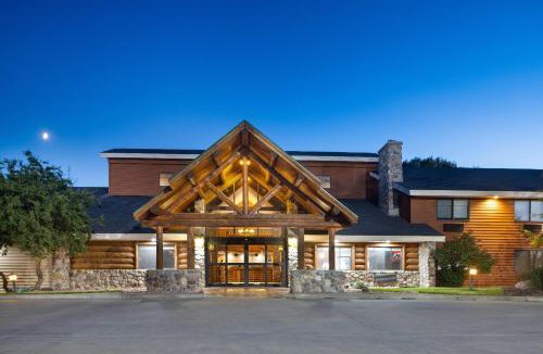 Chamberlain Hotel | AmericInn by Wyndham Chamberlain Conference Center