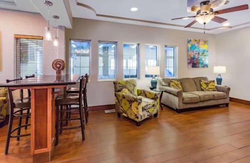 Greater South Side Hotel | AmericInn by Wyndham Des Moines Airport