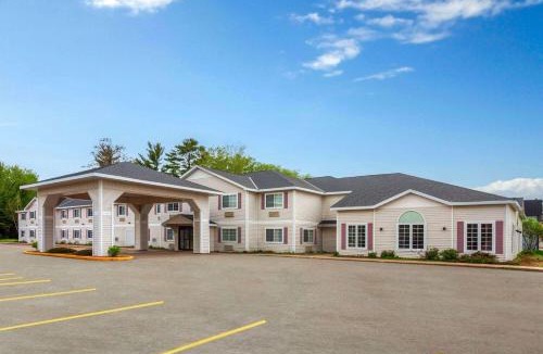 Eagle River Hotel | AmericInn by Wyndham Eagle River Downtown