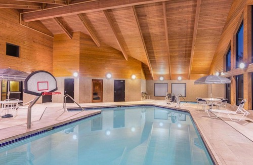 Monona Hotel | AmericInn by Wyndham Madison South