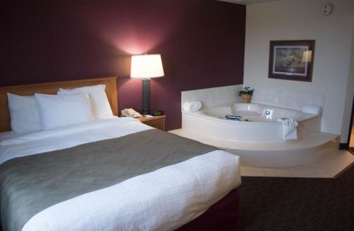 Madison Hotel | AmericInn by Wyndham Madison SD