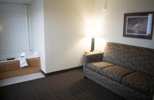 Madison Hotel | AmericInn by Wyndham Madison SD