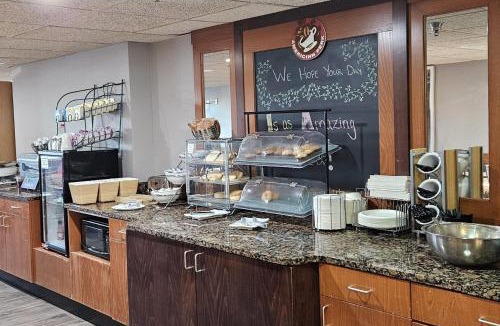 Marshall Hotel | AmericInn by Wyndham Marshall