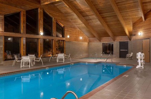 Oakdale Hotel | AmericInn by Wyndham Coralville