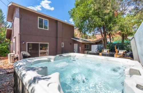 West Sedona House | Amethyst Retreat. Back Yard with Hot Tub & Views!