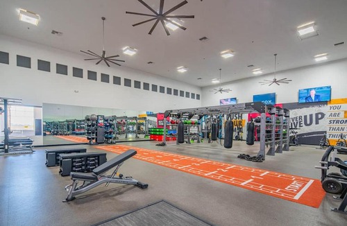 Glendale Sports and Entertainment District Apartment | Amiable 2BD King Bed with Pool, Hot Tub, Gym, Parking