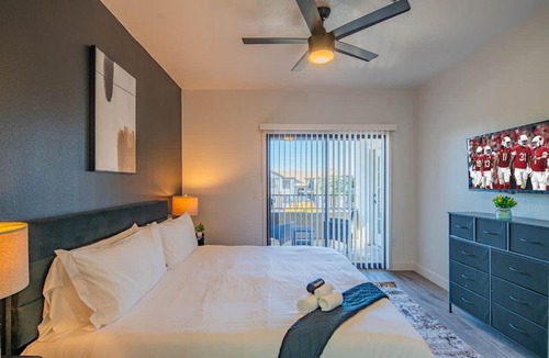 Glendale Sports and Entertainment District Apartment | Amiable 2BD King Bed with Pool, Hot Tub, Gym, Parking