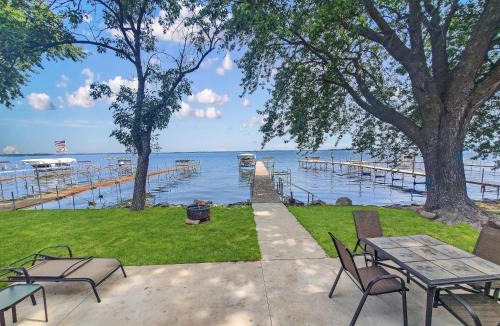 Orleans Villa | Anchors Away Cottage on Big Spirit Lake