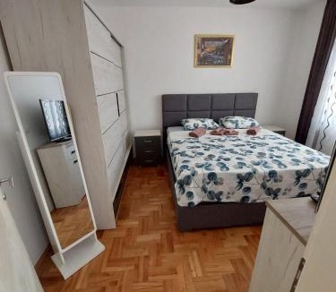 Burtaisi Apartment | Andrej Apartment with Garage