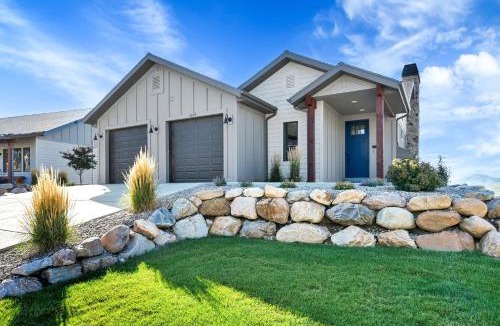 Wolf Creek House | Angels Landing All Season Paradise Powder Mountain Views & Golfing