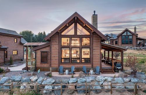 Estes Park House | Anglers Paradise - Located on Lake Estes, Fireplace, Two Large Patios, and Private Jacuzzi