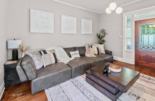 Midtown House | Annesdale #1 - Spacious & Central 3BR in Midtown!