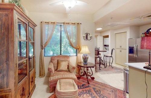 North Scottsdale Apartment | Antique Retreat