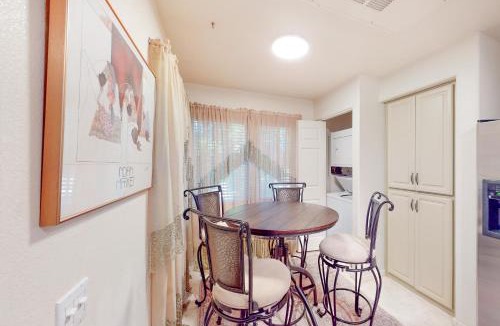 North Scottsdale Apartment | Antique Retreat