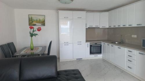 Dobra Voda Apartment | Apartmani Maravella