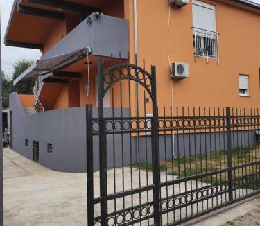 Burtaisi House | Apartmen Kuca za odmor i familiju