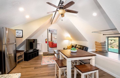 Zion National Park South Entrance Apartment | Apartment #1 GREAT LOCATION Zion National Park entrance as close as you can get!