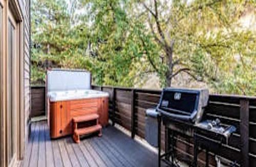 Cottonwood Heights House | Apex Exquisite Apartments - 420 N Main St