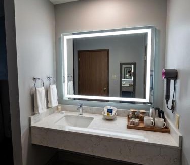 Independence Hotel | Apple Tree Inn