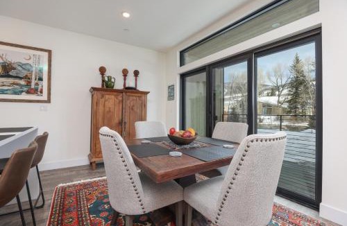 Silverthorne Apartment | Après Shores Riverfront: Upscale Downtown Retreat
