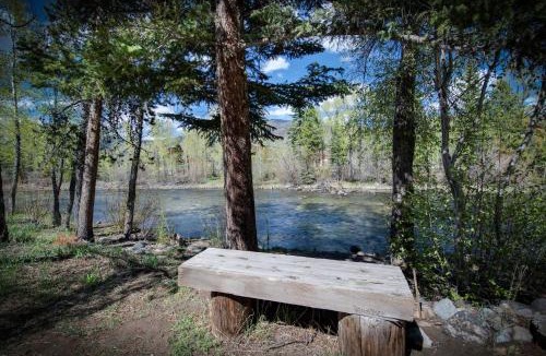 Silverthorne Apartment | Après Shores Riverfront: Upscale Downtown Retreat
