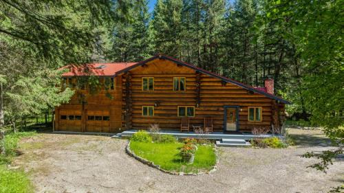 Columbia Falls House | Apres Chalet